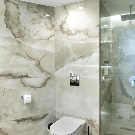 St George & (adults Only) Klorakas